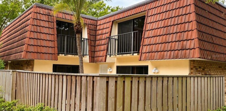 Townhouse in Palm Harbor, Florida 2 bedrooms, 124.86 sq.m. № 2381192