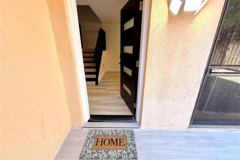 Townhouse in Palm Harbor, Florida 2 bedrooms, 124.86 sq.m. № 2381192 - photo 4