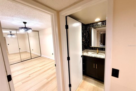 Townhouse in Palm Harbor, Florida 2 bedrooms, 124.86 sq.m. № 2381192 - photo 26