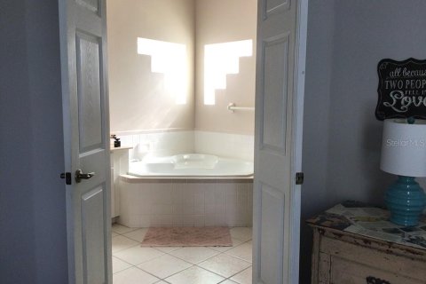 Villa ou maison à louer à Sarasota, Floride: 4 chambres, 167.04 m2 № 2272767 - photo 17