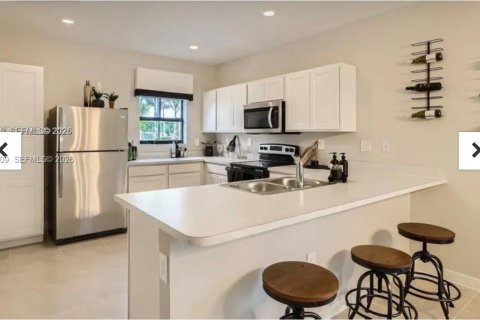 Townhouse in Florida City, Florida 3 bedrooms, 133.13 sq.m. № 2063470