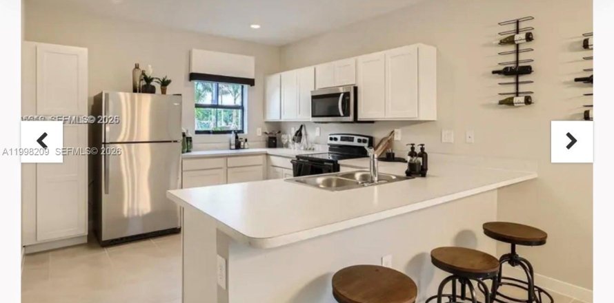 Townhouse in Florida City, Florida 3 bedrooms, 133.13 sq.m. № 2063470