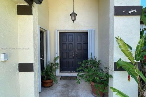 Casa en venta en Miami, Florida, 4 dormitorios, 286.88 m2 № 1950172 - foto 19