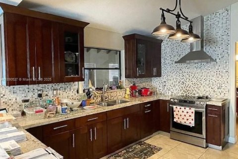 Villa ou maison à vendre à Miami, Floride: 4 chambres, 286.88 m2 № 1950172 - photo 2