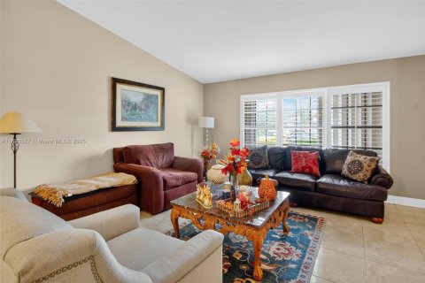 Casa en venta en Miami, Florida, 4 dormitorios, 286.88 m2 № 1950172 - foto 14