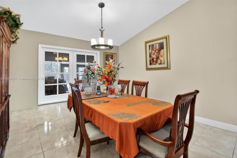 Casa en venta en Miami, Florida, 4 dormitorios, 286.88 m2 № 1950172 - foto 28