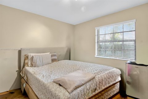 Casa en venta en Miami, Florida, 4 dormitorios, 286.88 m2 № 1950172 - foto 26