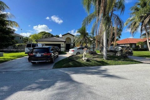 Villa ou maison à vendre à Miami, Floride: 4 chambres, 286.88 m2 № 1950172 - photo 7