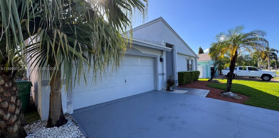 Villa ou maison à Dania Beach, Floride 3 chambres, 159.42 m2 № 1949608