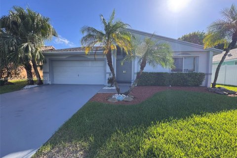 Villa ou maison à louer à Dania Beach, Floride: 3 chambres, 159.42 m2 № 1949608 - photo 2