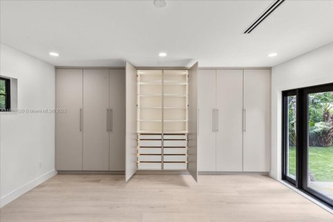 Купить виллу или дом в Корал-Гейблс, Флорида 5 спален, 270.53м2, № 1949953 - фото 16