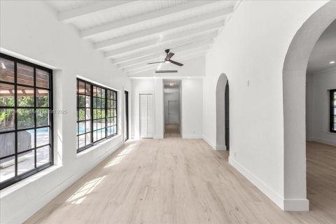 Купить виллу или дом в Корал-Гейблс, Флорида 5 спален, 270.53м2, № 1949953 - фото 4