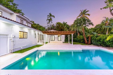 Купить виллу или дом в Корал-Гейблс, Флорида 5 спален, 270.53м2, № 1949953 - фото 22