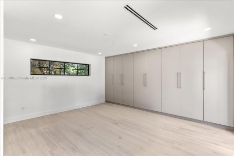 Купить виллу или дом в Корал-Гейблс, Флорида 5 спален, 270.53м2, № 1949953 - фото 12