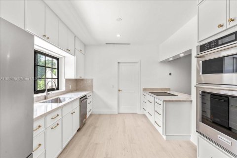 Купить виллу или дом в Корал-Гейблс, Флорида 5 спален, 270.53м2, № 1949953 - фото 11