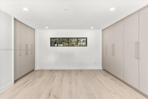 Купить виллу или дом в Корал-Гейблс, Флорида 5 спален, 270.53м2, № 1949953 - фото 13