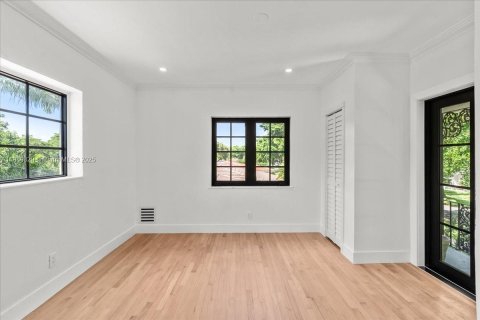 Купить виллу или дом в Корал-Гейблс, Флорида 5 спален, 270.53м2, № 1949953 - фото 8