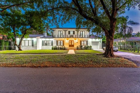 Купить виллу или дом в Корал-Гейблс, Флорида 5 спален, 270.53м2, № 1949953 - фото 2