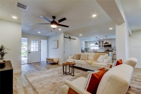 Villa ou maison à vendre à Clearwater, Floride: 3 chambres, 131.92 m2 № 1900319 - photo 11