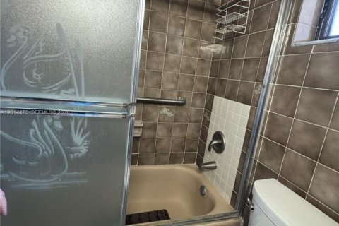 Copropriété à vendre à Miami, Floride: 3 chambres, 114.18 m2 № 2153799 - photo 17