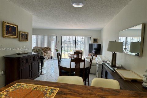 Copropriété à vendre à Miami, Floride: 3 chambres, 114.18 m2 № 2153799 - photo 8