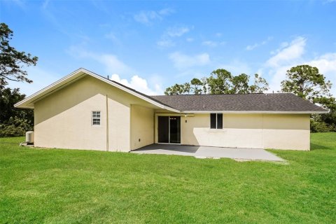 Villa ou maison à louer à Lehigh Acres, Floride: 3 chambres, 121.79 m2 № 2381113 - photo 15
