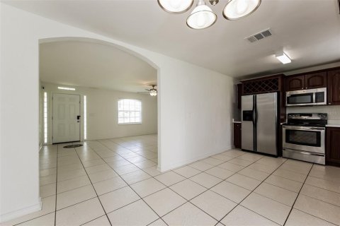 Villa ou maison à louer à Lehigh Acres, Floride: 3 chambres, 121.79 m2 № 2381113 - photo 5