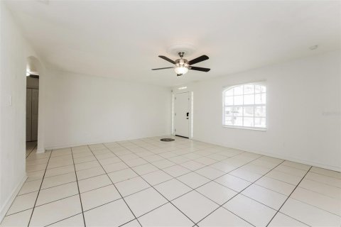 Villa ou maison à louer à Lehigh Acres, Floride: 3 chambres, 121.79 m2 № 2381113 - photo 4