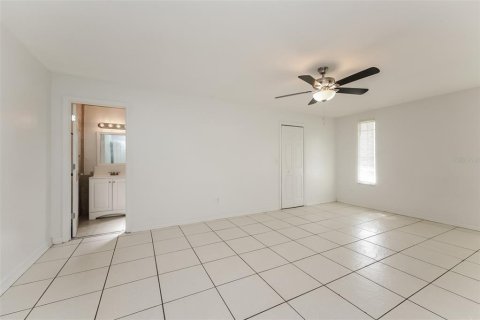 Villa ou maison à louer à Lehigh Acres, Floride: 3 chambres, 121.79 m2 № 2381113 - photo 9