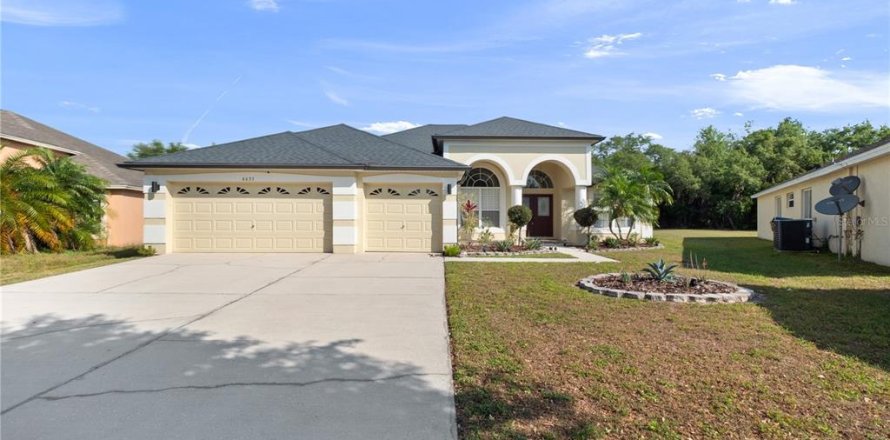 Casa en Kissimmee, Florida 3 dormitorios, 223.52 m2 № 1655760