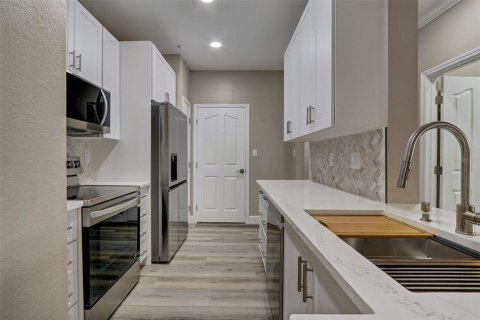 Condo in Tampa, Florida, 2 bedrooms  № 1354176 - photo 12