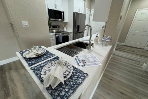 Condo in Tampa, Florida, 2 bedrooms  № 1354176 - photo 11