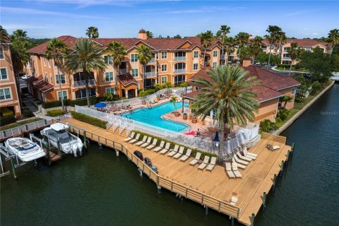Condo in Tampa, Florida, 2 bedrooms  № 1354176 - photo 1