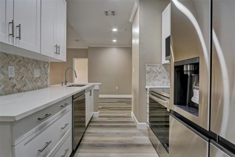 Condo in Tampa, Florida, 2 bedrooms  № 1354176 - photo 6