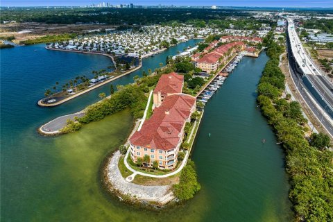 Condo in Tampa, Florida, 2 bedrooms  № 1354176 - photo 13
