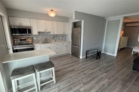 Condo in Lighthouse Point, Florida, 1 bedroom  № 2002649 - photo 3