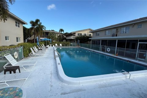 Condo in Lighthouse Point, Florida, 1 bedroom  № 2002649 - photo 15