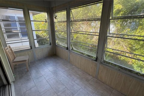 Condo in Lighthouse Point, Florida, 1 bedroom  № 2002649 - photo 12