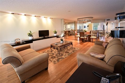 Купить кондоминиум в Санрайз, Флорида 3 спальни, 127.28м2, № 2020118 - фото 4