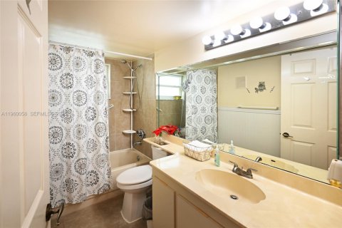 Купить кондоминиум в Санрайз, Флорида 3 спальни, 127.28м2, № 2020118 - фото 22