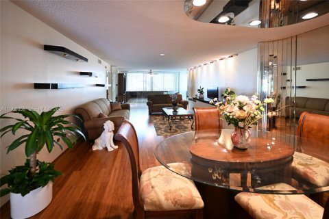 Купить кондоминиум в Санрайз, Флорида 3 спальни, 127.28м2, № 2020118 - фото 2