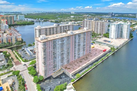 Снять в аренду квартиру в Санни-Айлс-Бич, Флорида 2 спальни, 100.98м2, № 2003505 - фото 4