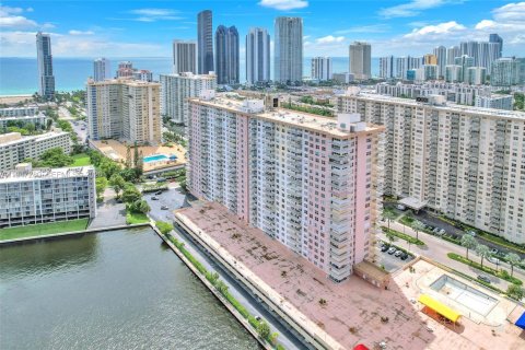 Снять в аренду квартиру в Санни-Айлс-Бич, Флорида 2 спальни, 100.98м2, № 2003505 - фото 2