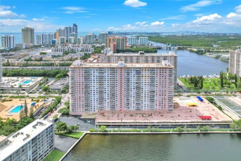 Снять в аренду квартиру в Санни-Айлс-Бич, Флорида 2 спальни, 100.98м2, № 2003505 - фото 5