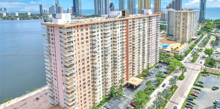 Квартира в Санни-Айлс-Бич, Флорида 2 спальни, 100.98м2 № 2003505