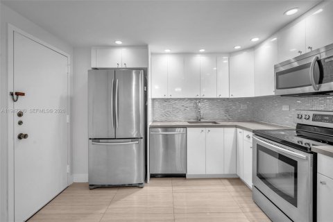 Снять в аренду квартиру в Санни-Айлс-Бич, Флорида 2 спальни, 100.98м2, № 2003505 - фото 24