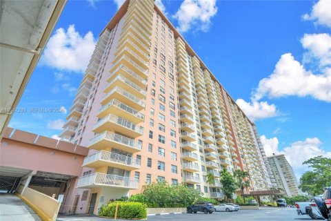 Снять в аренду квартиру в Санни-Айлс-Бич, Флорида 2 спальни, 100.98м2, № 2003505 - фото 7