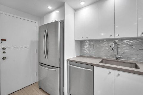 Снять в аренду квартиру в Санни-Айлс-Бич, Флорида 2 спальни, 100.98м2, № 2003505 - фото 23