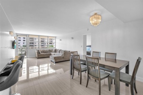 Снять в аренду квартиру в Санни-Айлс-Бич, Флорида 2 спальни, 100.98м2, № 2003505 - фото 21