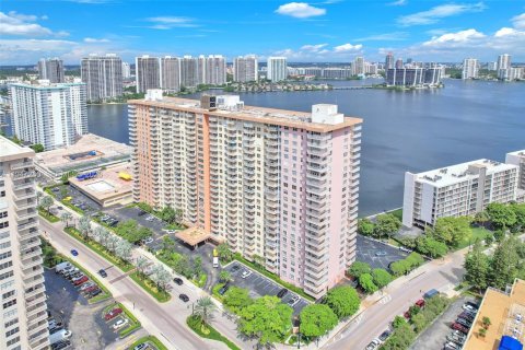 Снять в аренду квартиру в Санни-Айлс-Бич, Флорида 2 спальни, 100.98м2, № 2003505 - фото 3